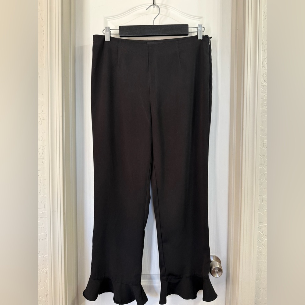 Who What Wear Black Ruffled Bottom Slacks Size 10-
